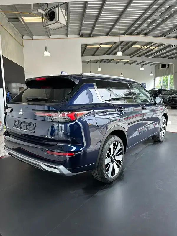 Nowe Mitsubishi Outlander P-HEV 2025 Niebieski SUV