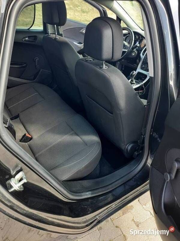 Czarny Używany 2013 Opel Astra Hatchback | 25 000 zł (Dość drogi) - Obraz 1/4