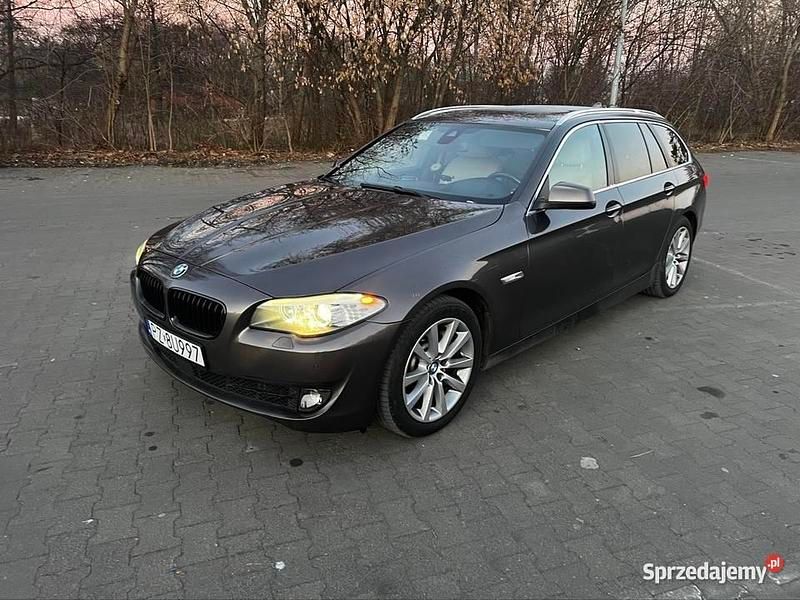 Brązowy Używany 2012 BMW 525 Kombi | 38 500 zł (Uczciwa cena) - Obraz 1/4