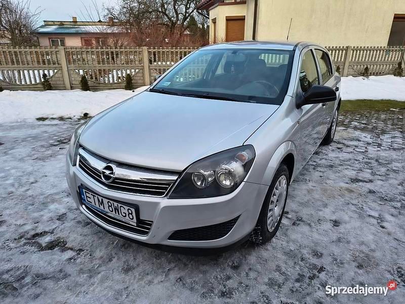 Używany 2011 Opel Astra Sedan/Limuzyna | 12 900 zł (Uczciwa cena) - Obraz 1/4