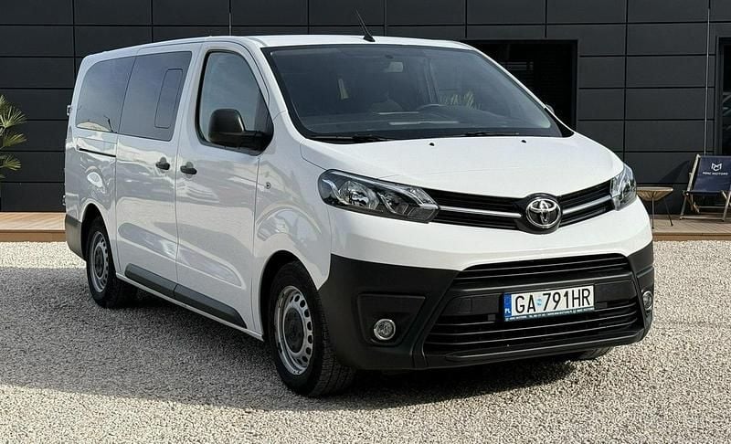 Biały Używany 2022 Toyota Proace Verso Kombi | 104 800 zł (Uczciwa cena) - Obraz 1/3