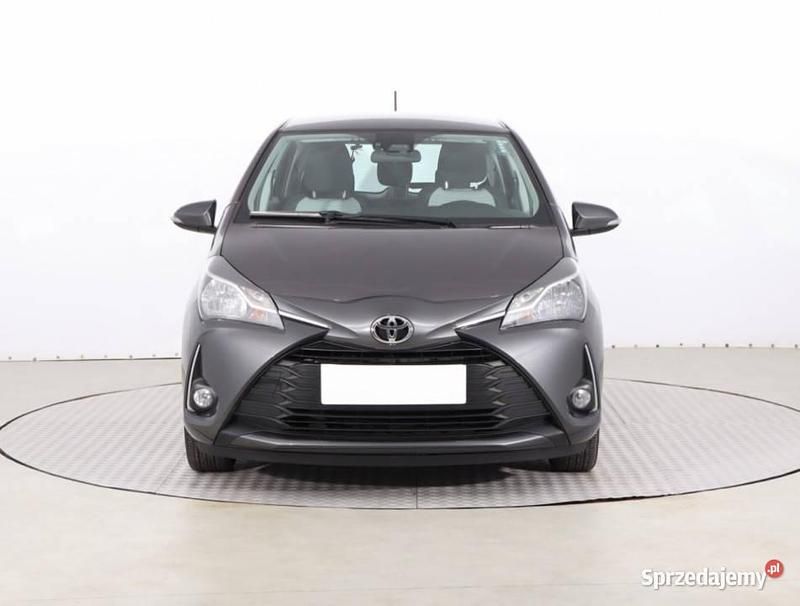 Szary Używany 2019 Toyota Yaris Hatchback | 51 499 zł - Obraz 1/4