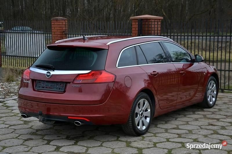 Używany Opel Insignia Sport 220 KM (161 kW) 2010 Bordowy Kombi