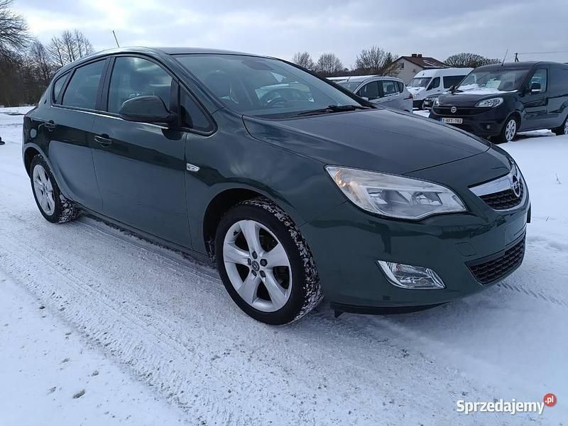 Używany Opel Astra 2010 Zielony Hatchback
