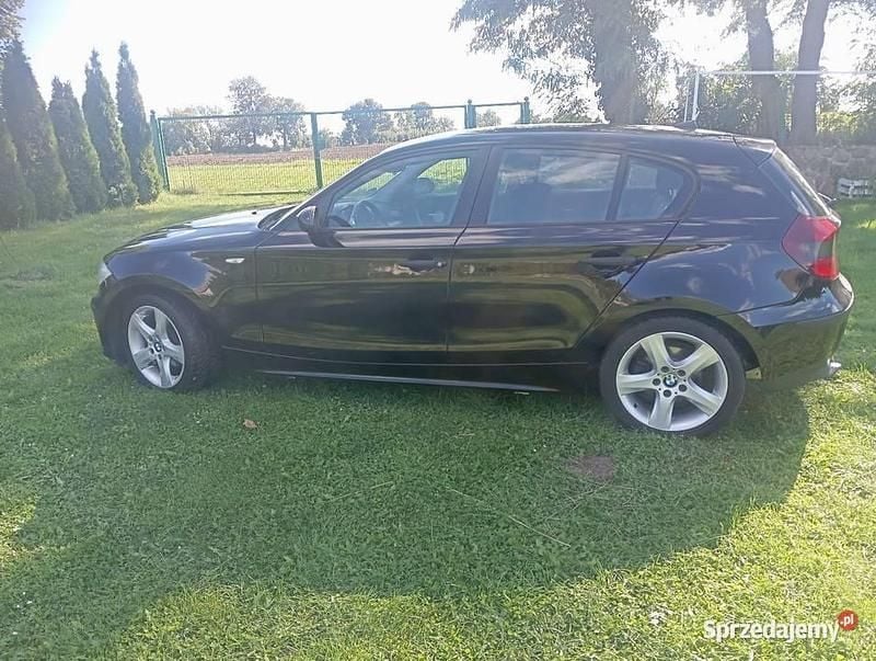 Czarny Używany 2006 BMW 116 Hatchback | 11 000 zł (Uczciwa cena) - Obraz 1/4