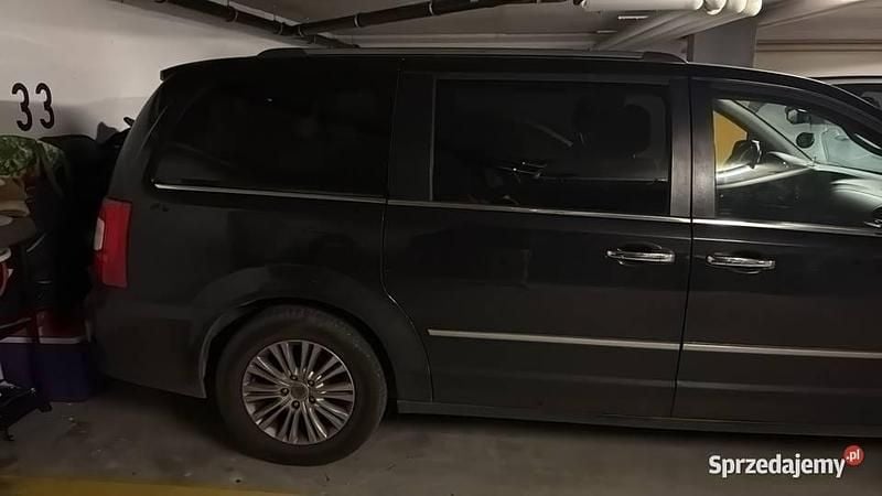 Używany 2012 Lancia Voyager Minivan | 29 999 zł - Obraz 1/4