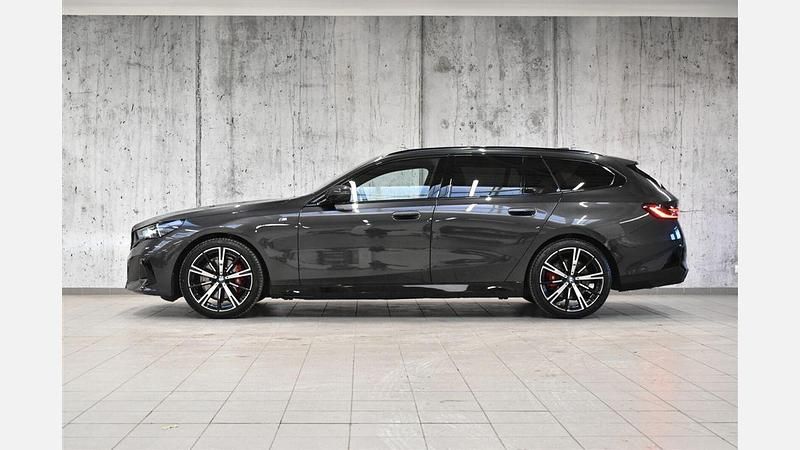 Używany BMW 520 Comfort Edition 197 KM (144 kW) 2025 Szary sophisto z brylantowym połyskiem metalizowany Kombi