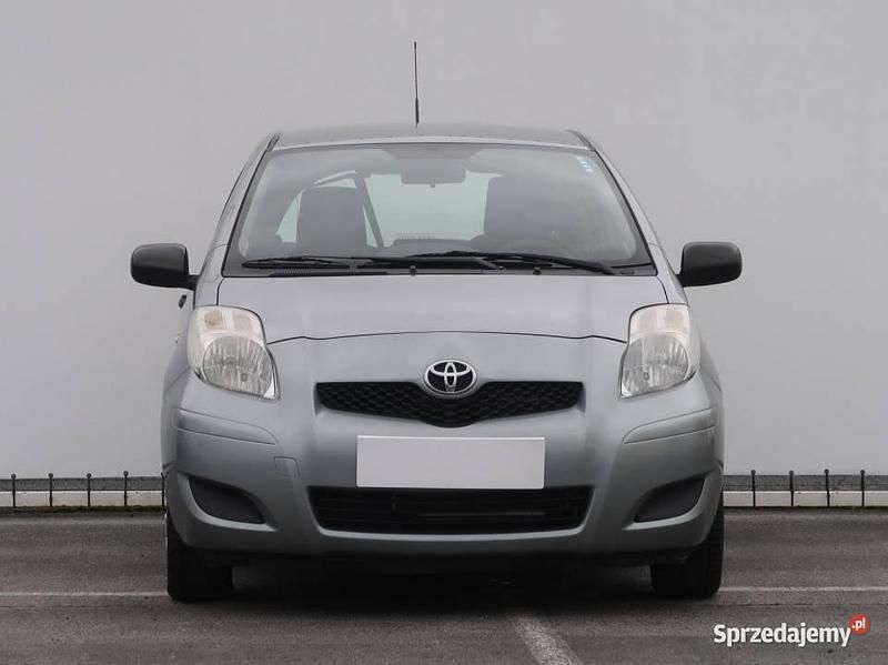 Szary Używany 2010 Toyota Yaris Hatchback | 15 999 zł (Uczciwa cena) - Obraz 1/4