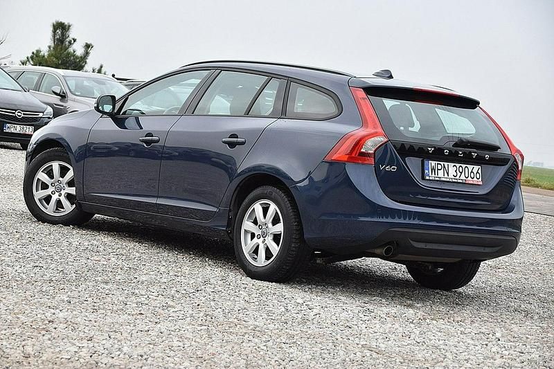 Używany Volvo V60 116 KM (85 kW) 2013 Granatowy Kombi
