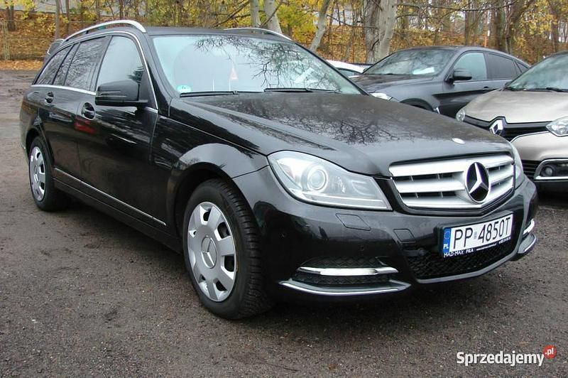 Używany Mercedes C220 170 KM (125 kW) 2013 Czarny Kombi