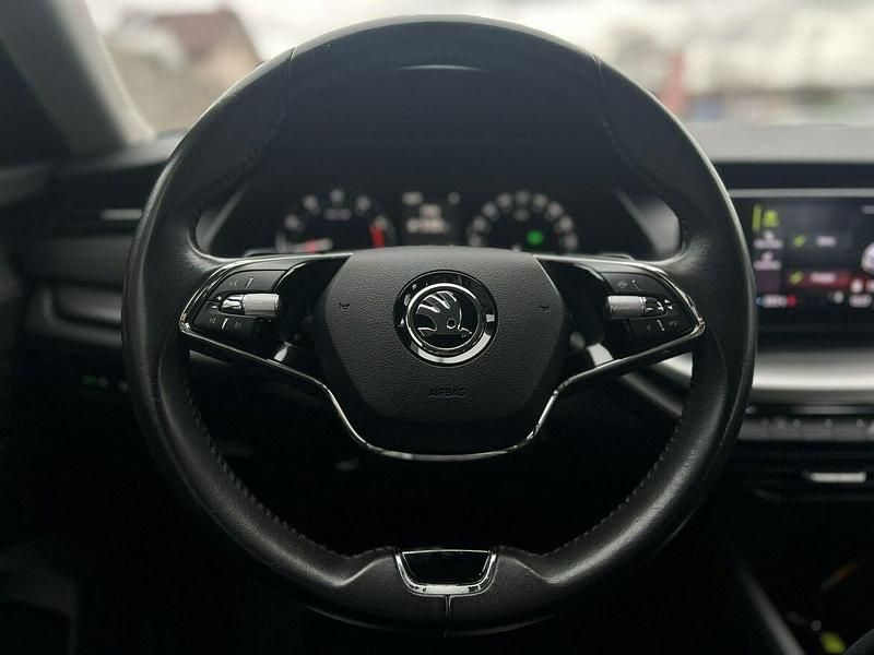 Używany Skoda Octavia 110 KM (80 kW) 2022 Niebieski Kombi