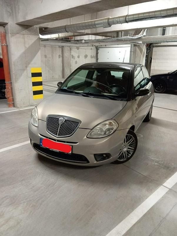 Srebrny (metalik) Używany 2008 Lancia Ypsilon Hatchback | 14 000 zł - Obraz 1/4