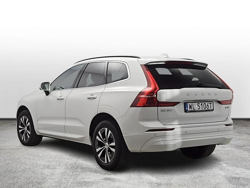 Używany Volvo XC60 Core 197 KM (144 kW) 2022 Biały SUV
