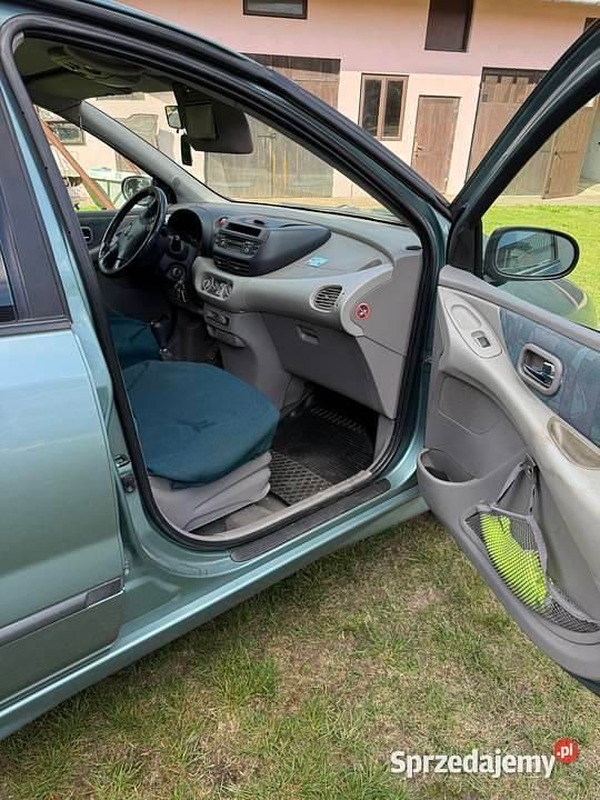 Używany 2002 Nissan Almera Tino Minivan | 2200 zł - Obraz 1/4