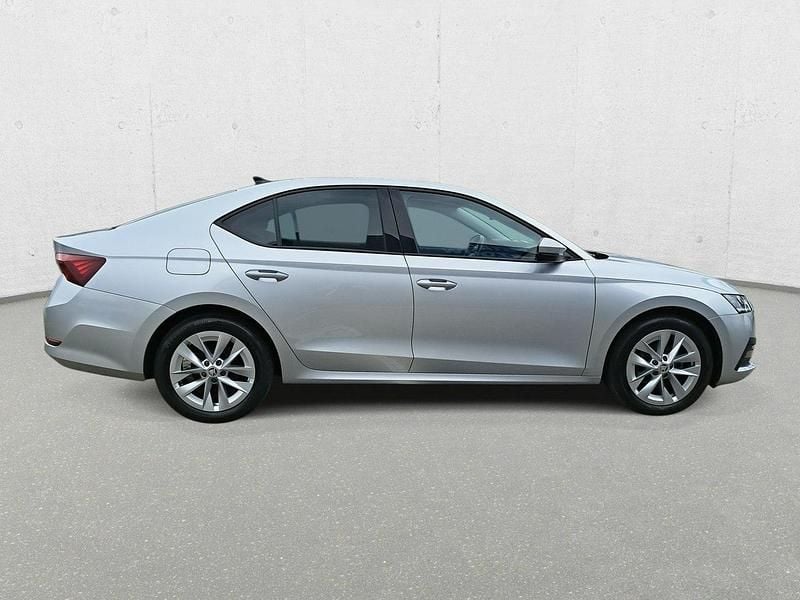 Używany Skoda Octavia 150 KM (110 kW) 2022 Srebrny Hatchback