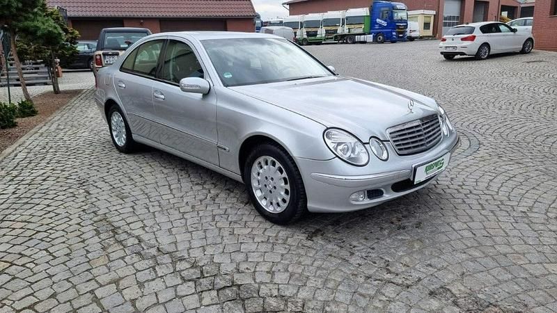 Srebrny (metalik) Używany 2003 Mercedes E200 Sedan/Limuzyna | 19 900 zł - Obraz 1/4