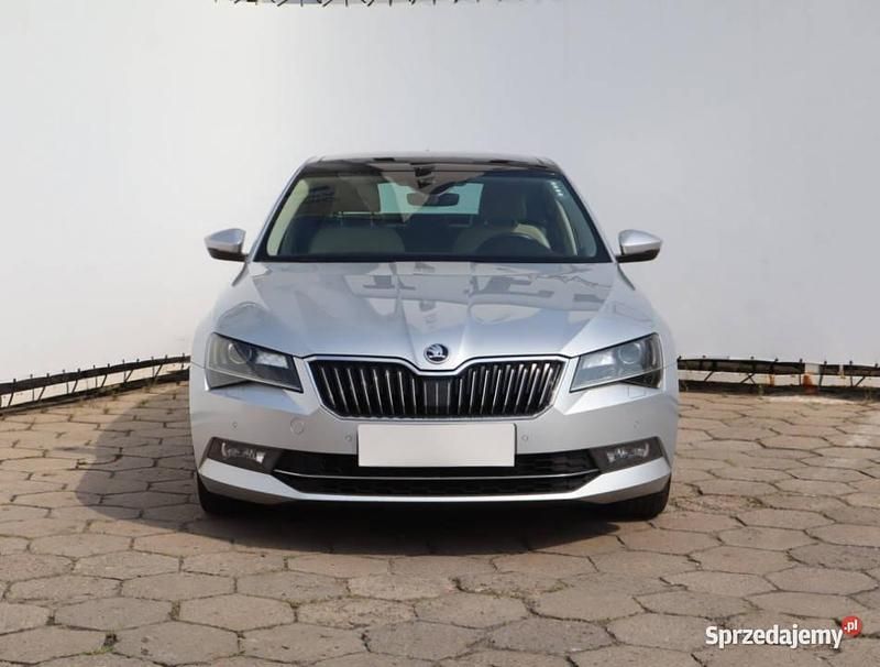 Srebrny Używany 2016 Skoda Superb Sedan/Limuzyna | 59 999 zł (Uczciwa cena) - Obraz 1/4