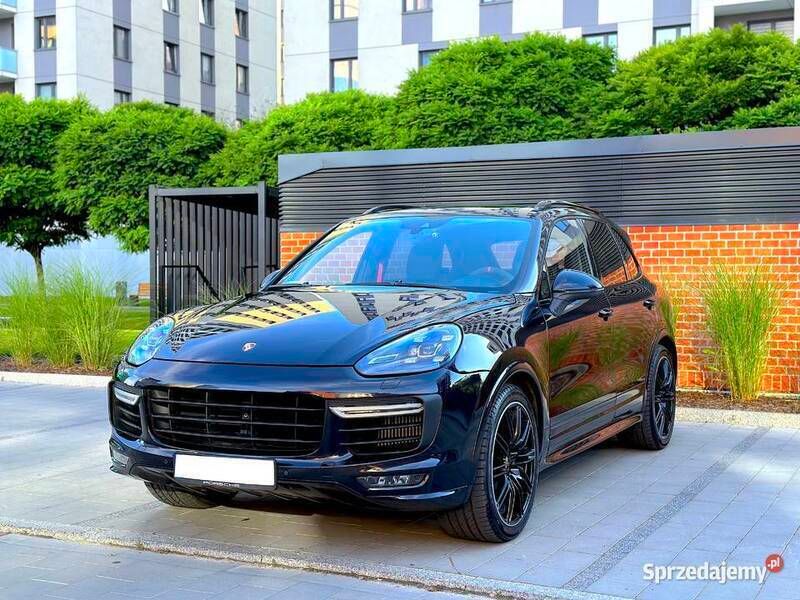 Czarny Używany 2015 Porsche Cayenne GTS SUV | 239 000 zł - Obraz 1/4