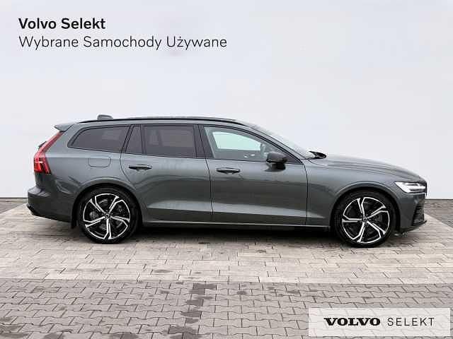 Używany Volvo V60 455 KM (334 kW) 2026 Zielony Kombi