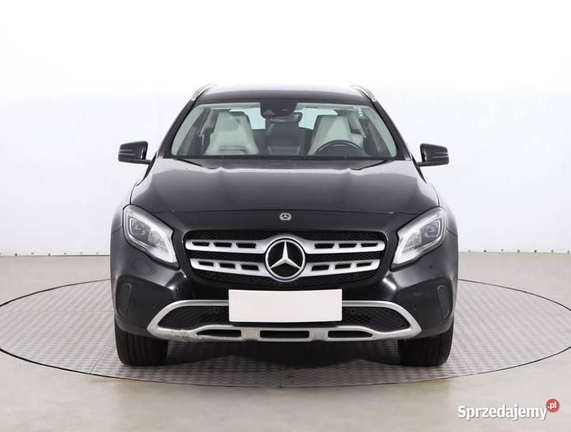 Czarny Używany 2018 Mercedes GLA200 SUV | 83 999 zł - Obraz 1/4