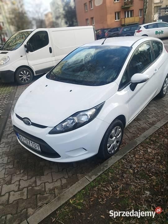 Biały Używany 2011 Ford Fiesta Hatchback | 9900 zł (Uczciwa cena) - Obraz 1/4