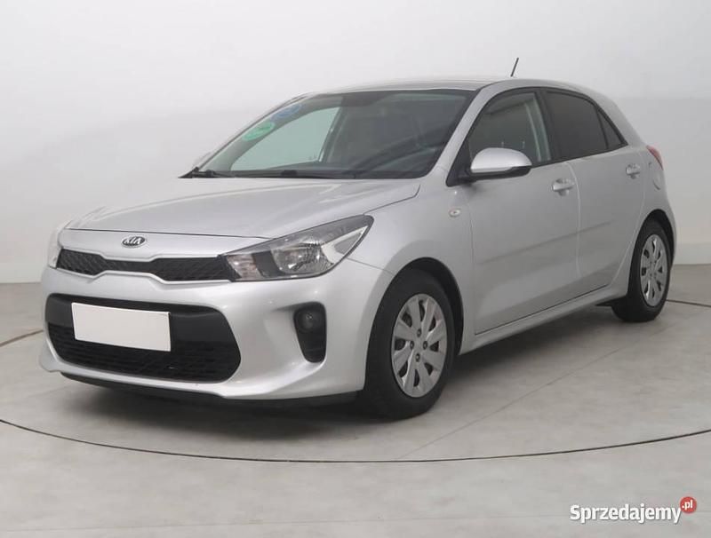 Używany Kia Rio 84 KM (61 kW) 2017 Srebrny Hatchback