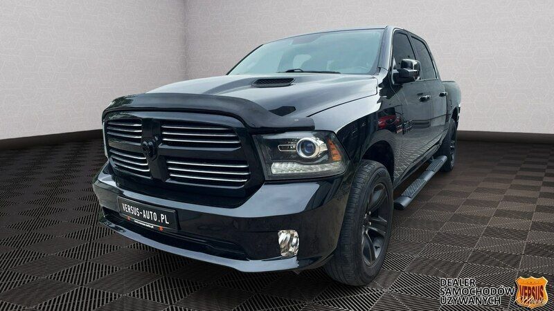 Czarny (metalik) Używany 2015 Dodge Ram Pickup | 104 000 zł (Uczciwa cena) - Obraz 1/4