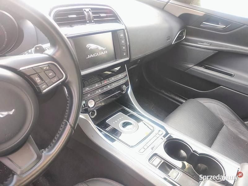 Używany Jaguar XE 2016 Sedan/Limuzyna