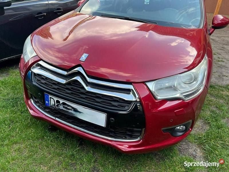 Używany Citroën DS4 120 KM (88 kW) 2013 Czerwony ciemny (metalik, perła) Hatchback