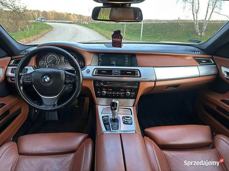 Używany BMW 740 306 KM (225 kW) 2012 Biały Sedan/Limuzyna