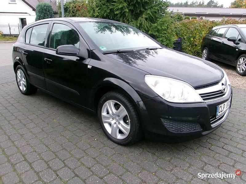 Czarny Używany 2009 Opel Astra Hatchback | 11 900 zł (Uczciwa cena) - Obraz 1/4