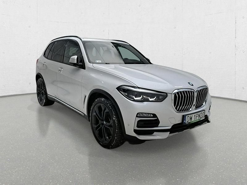 Biały Używany 2021 BMW X5 SUV | 134 550 zł - Obraz 1/4