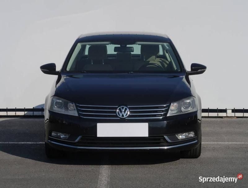 Czarny Używany 2012 VW Passat Sedan/Limuzyna | 25 999 zł (Dobra cena) - Obraz 1/4