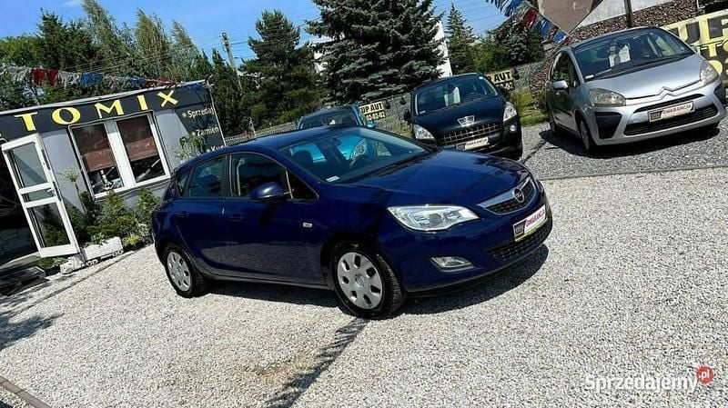 Niebieski Używany 2010 Opel Astra Hatchback | 19 900 zł (Dość drogi) - Obraz 1/2