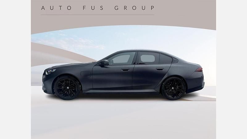 Używany BMW M5 Comfort Edition 585 KM (430 kW) 2025 Frozen deep grey bmw individual metalizowany Sedan/Limuzyna