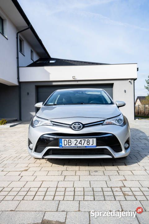 Srebrny Używany 2018 Toyota Avensis Premium Sedan/Limuzyna | 73 600 zł (Drogi) - Obraz 1/4
