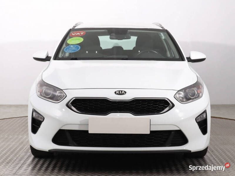 Biały Używany 2021 Kia Ceed Kombi | 58 499 zł (Uczciwa cena) - Obraz 1/4
