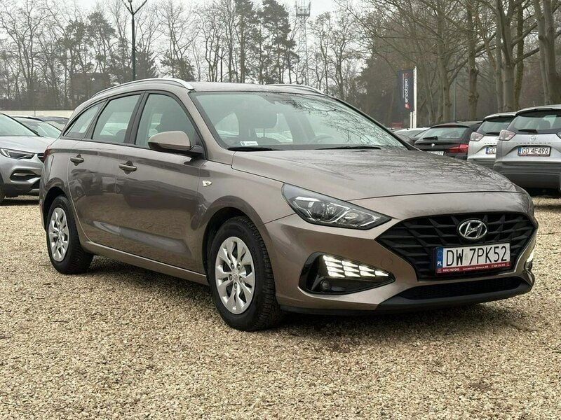 Brązowy (metalik) Używany 2021 Hyundai i30 Kombi | 54 800 zł (Uczciwa cena) - Obraz 1/4
