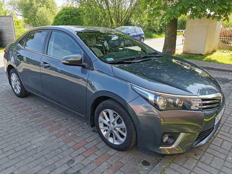 Używany Toyota Corolla 132 KM (97 kW) 2015 Inny kolor Sedan/Limuzyna