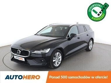 Czarny Używany 2018 Volvo V60 Momentum Kombi | 72 100 zł (Uczciwa cena) - Obraz 1/3
