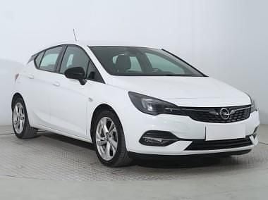 Biały Używany 2021 Opel Astra Hatchback | 49 999 zł (Uczciwa cena) - Obraz 1/4