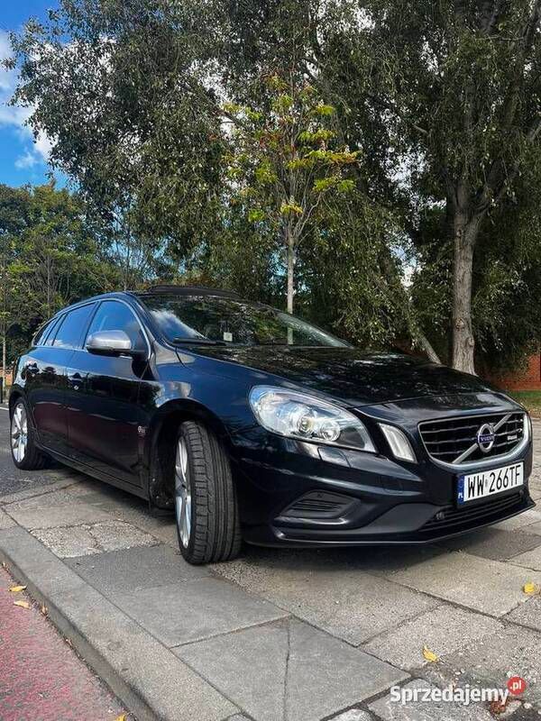 Czarny Używany 2011 Volvo V60 R-Design Kombi | 32 900 zł - Obraz 1/4