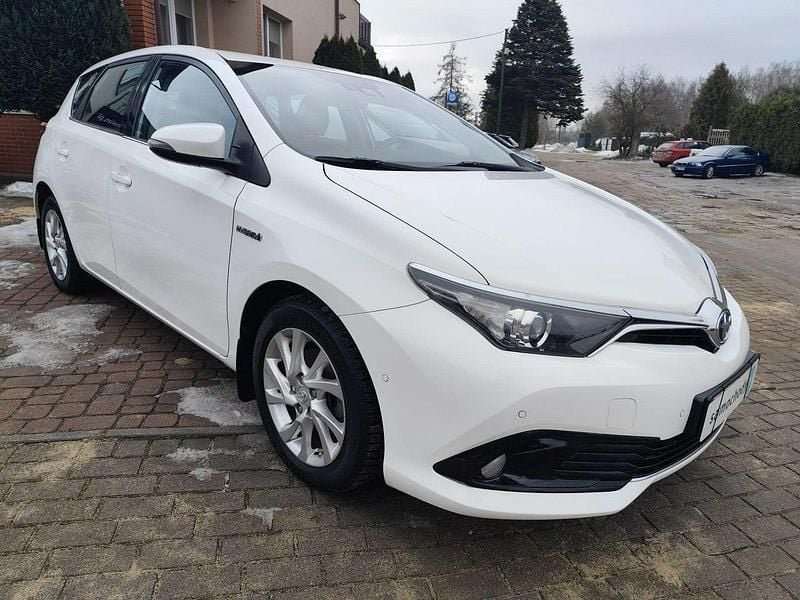 Używany Toyota Auris Hybrid 136 KM (100 kW) 2018 Biały Hatchback