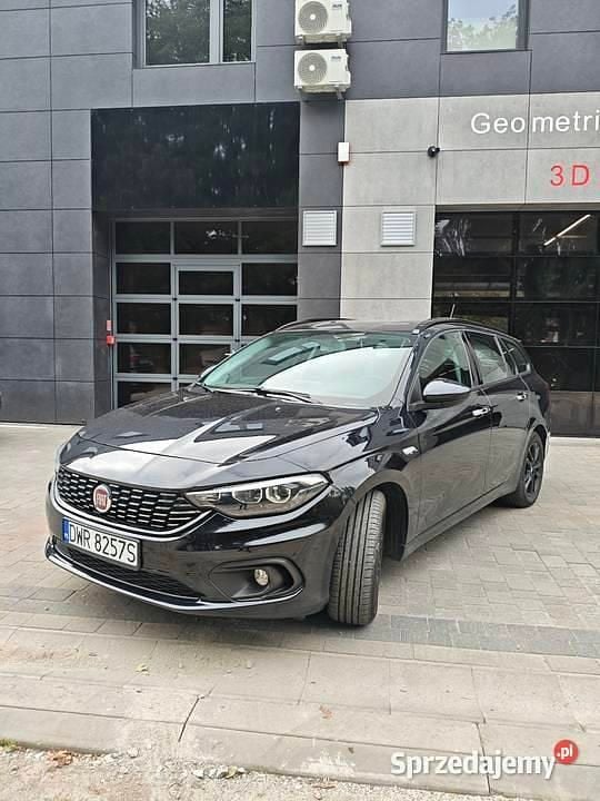 Czarny Używany 2017 Fiat Tipo Kombi | 42 300 zł - Obraz 1/4