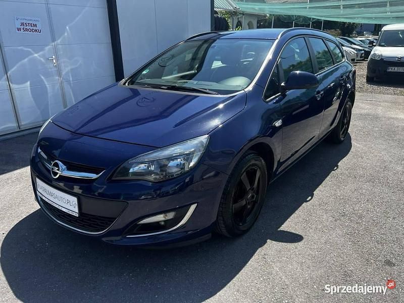 Używany Opel Astra 110 KM (80 kW) 2013 Niebieski Sedan/Limuzyna