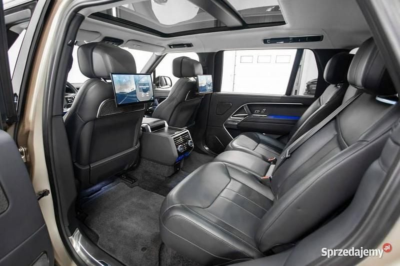 Złoty Używany 2022 Land Rover Range Rover First Edition SUV | 690 000 zł - Obraz 1/4