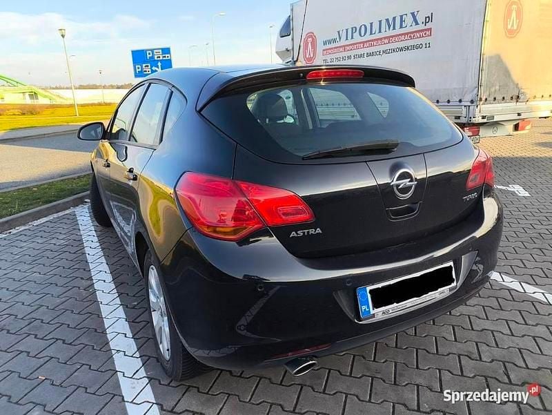 Czarny Używany 2009 Opel Astra Hatchback | 20 900 zł (Drogi) - Obraz 1/4