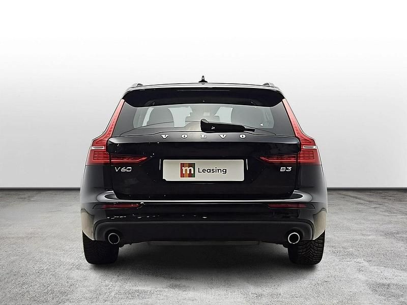 Używany Volvo V60 Core 163 KM (119 kW) 2021 Czarny Kombi