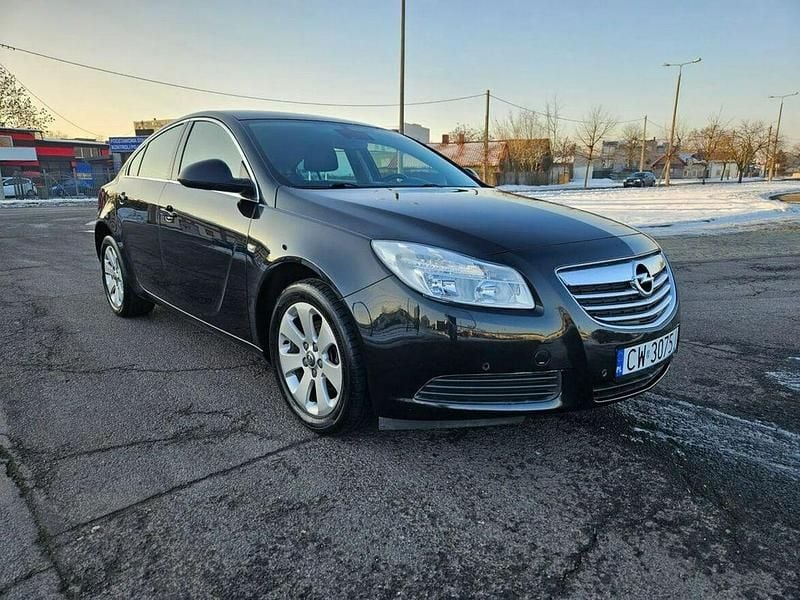 Używany Opel Insignia 115 KM (84 kW) 2010 Czarny Sedan/Limuzyna
