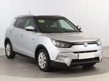Srebrny Używany 2015 Ssangyong Tivoli SUV | 35 999 zł (Dobra cena) - Obraz 1/4